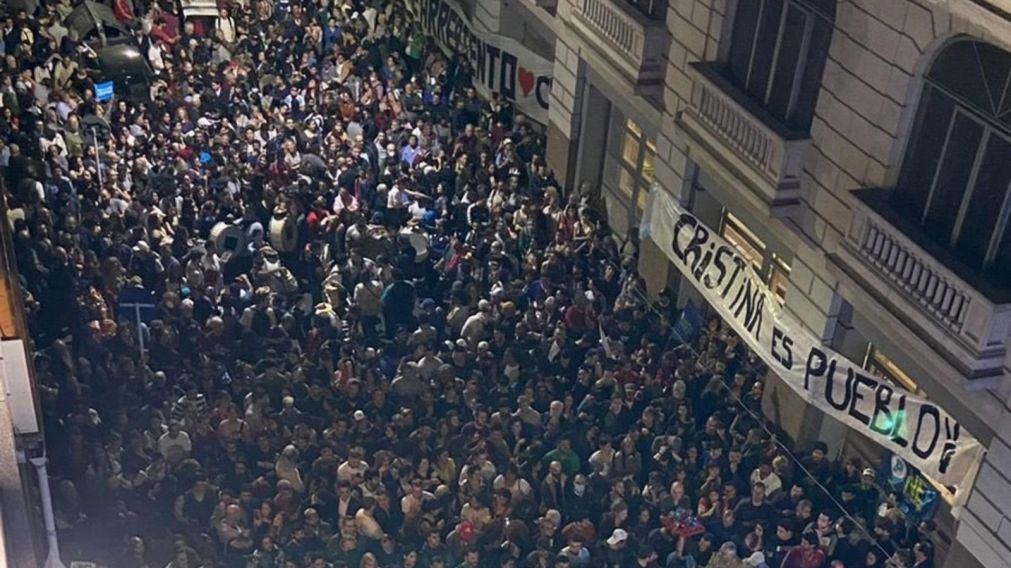 El acto de apoyo a Cristina Kirchner finalmente no se realizar� en el Parque Lezama como estaba previsto (Gentileza @marianorecalde /Twitter).