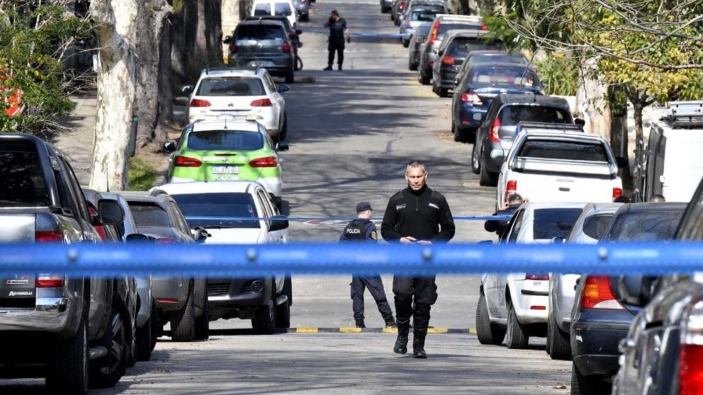 Los investigadores evalúan distintas hipótesis del doble asesinato (Télam).