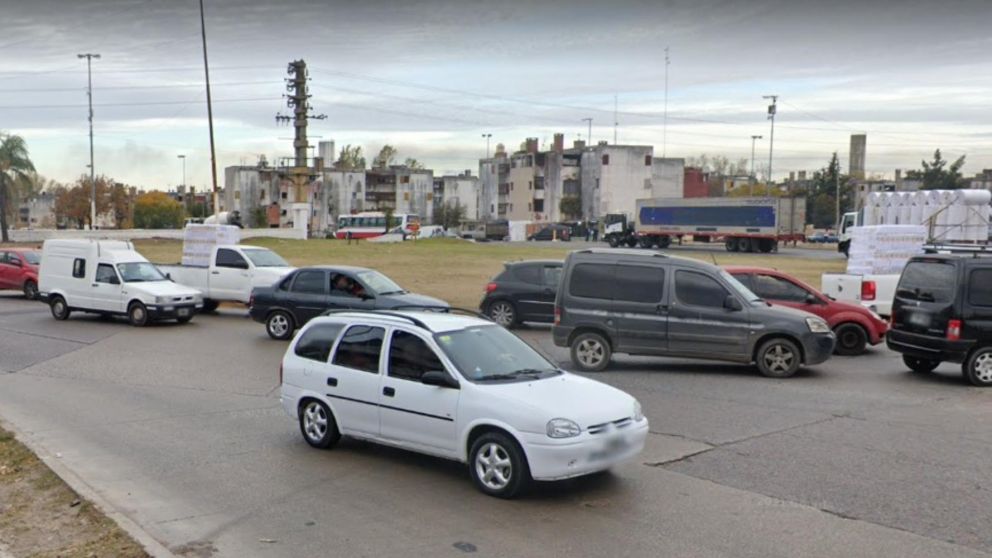 La rotonda donde se produjo el accidente en el perdió la vida Enrique Oscar Barderi.