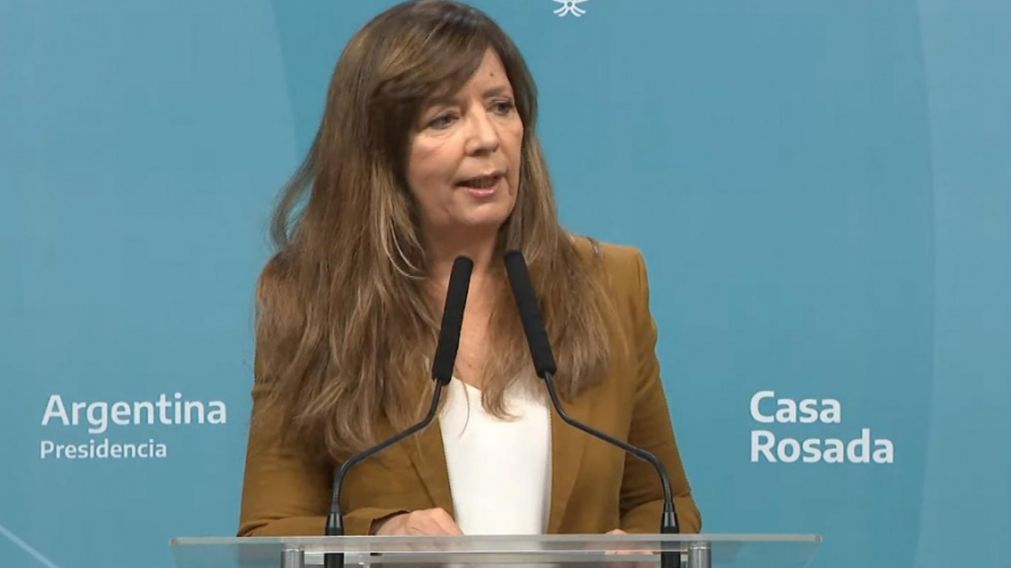 La portavoz presidencial, Gabriela Cerruti, en la habitual rueda de prensa de los jueves (Captura de pantalla).