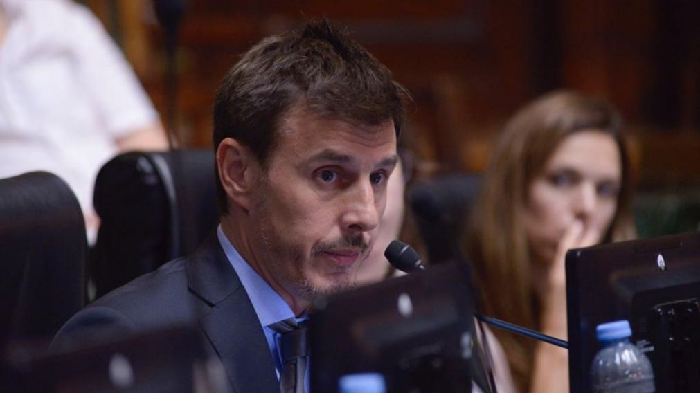 El legislador porteño salió al cruce de Echarri por un mensaje que publicó el actor en apoyo a CFK.