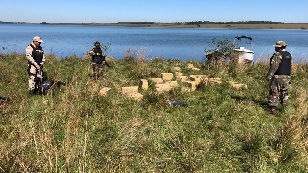 En tres operativos hallaron 908 kilos de marihuana.