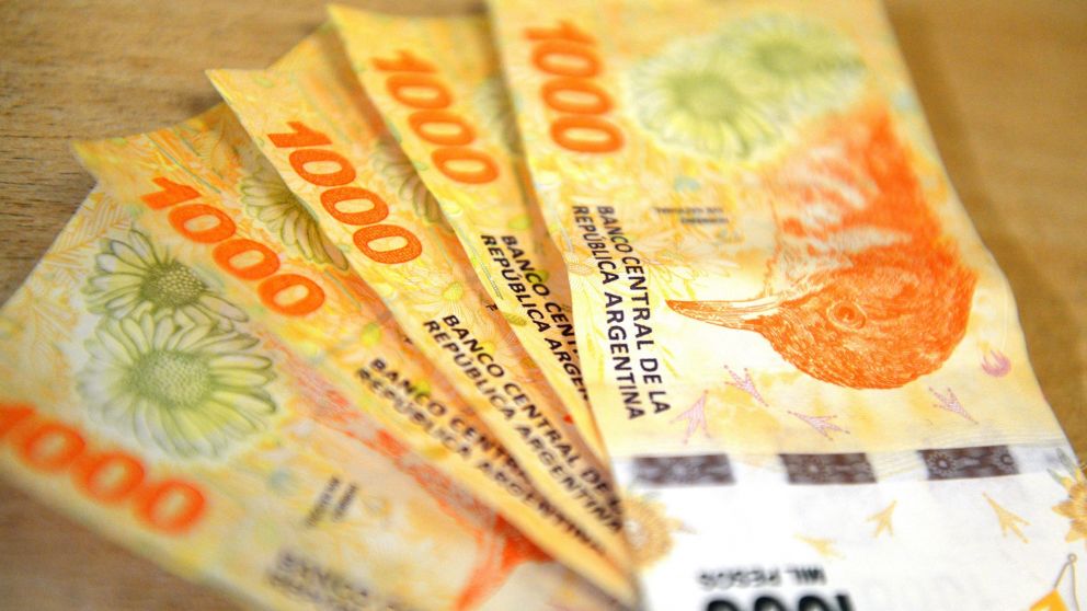 Quiénes cobrarán el super bono de $134.000 en agosto (Hernán Nersesian / Crónica).