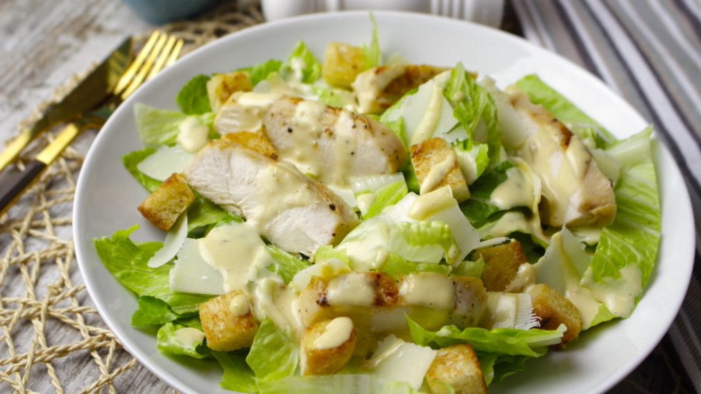 Ensalada César: receta para hacerla exquisita con una salsa bien casera.