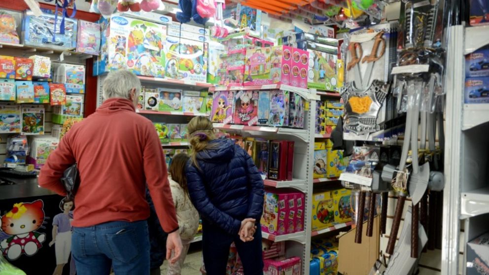 Un juguete puede resultar un excelente obsequio para disfrutar el Día del Niño (Hay buenas expectativas para este Día del Niño (Crónica/Hernán Nersesian).