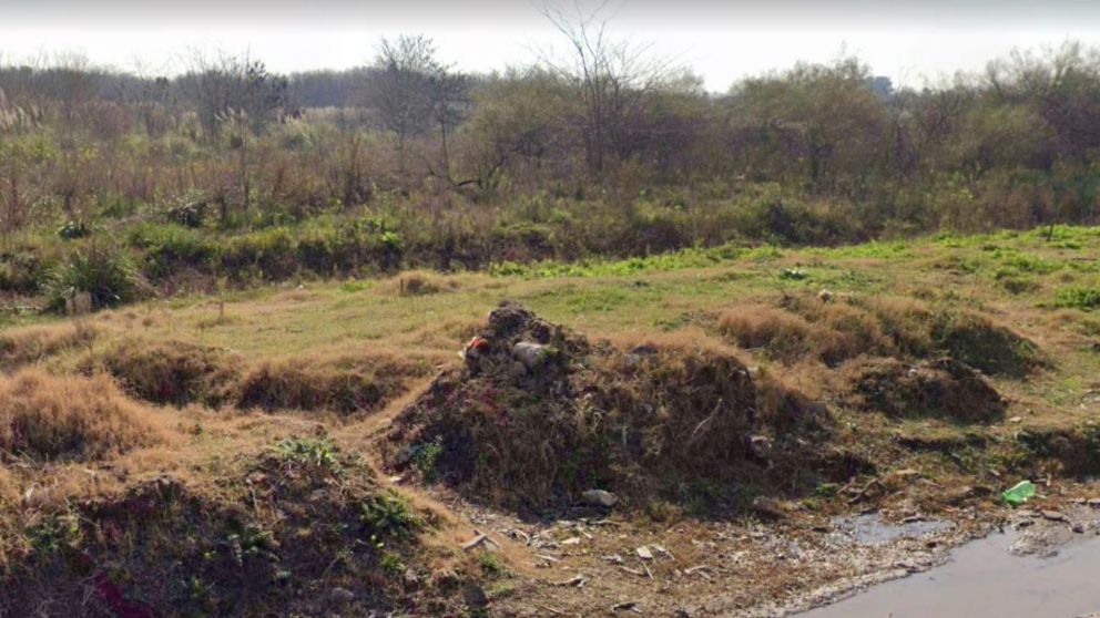 El cadáver del individuo fue encontrado en este descampado.