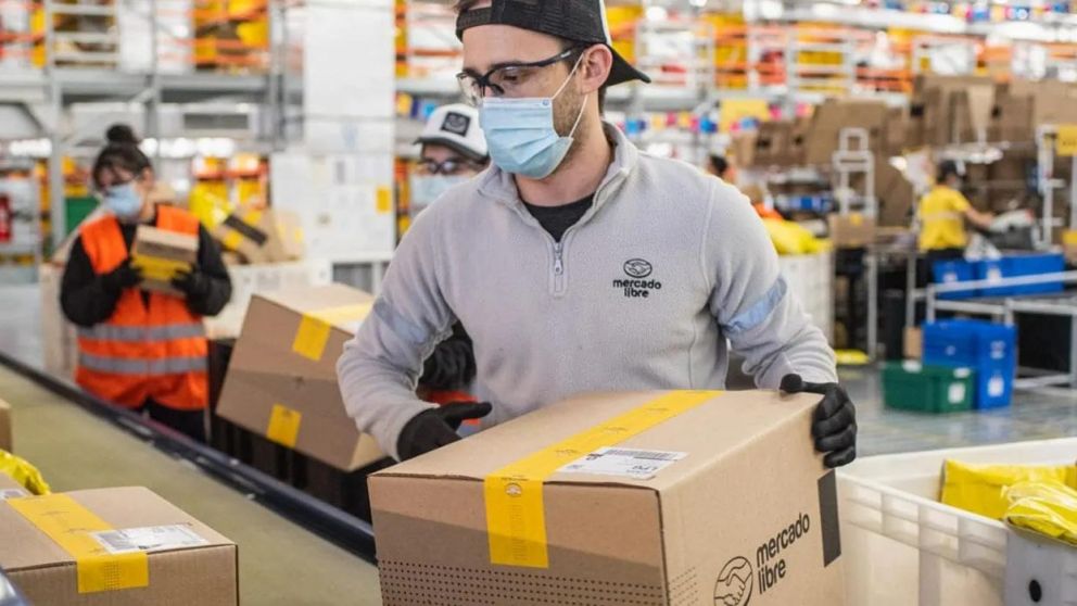 Mercado Libre habilitó más de 200 búsquedas laborales en Argentina.