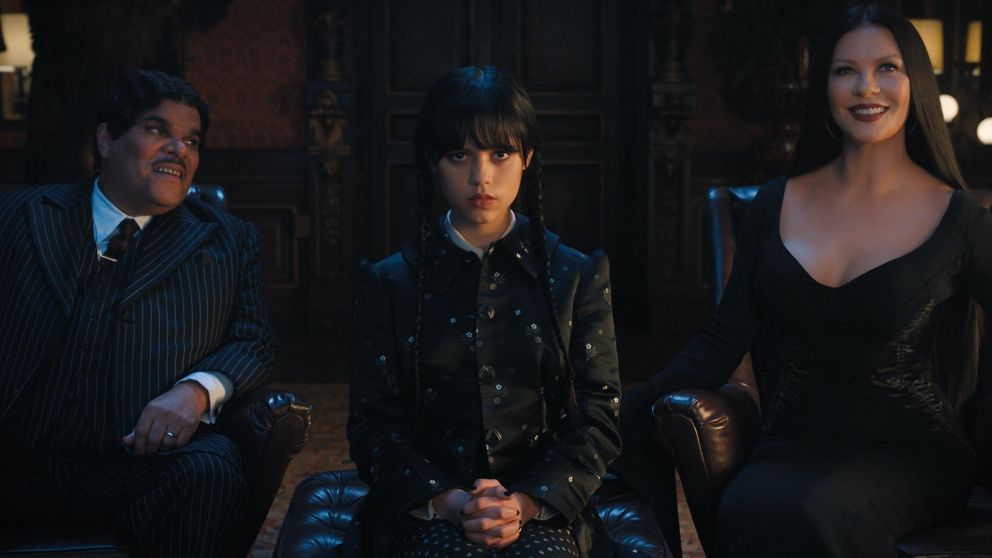 Netflix comparti� el primer tr�iler oficial de la serie protagonizada por Merlina Adams.