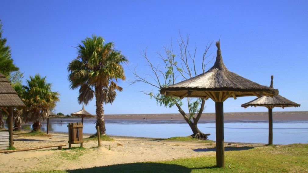 Un lugar ideal para disfrutar de playas frente al río y la más atractiva vegetación.