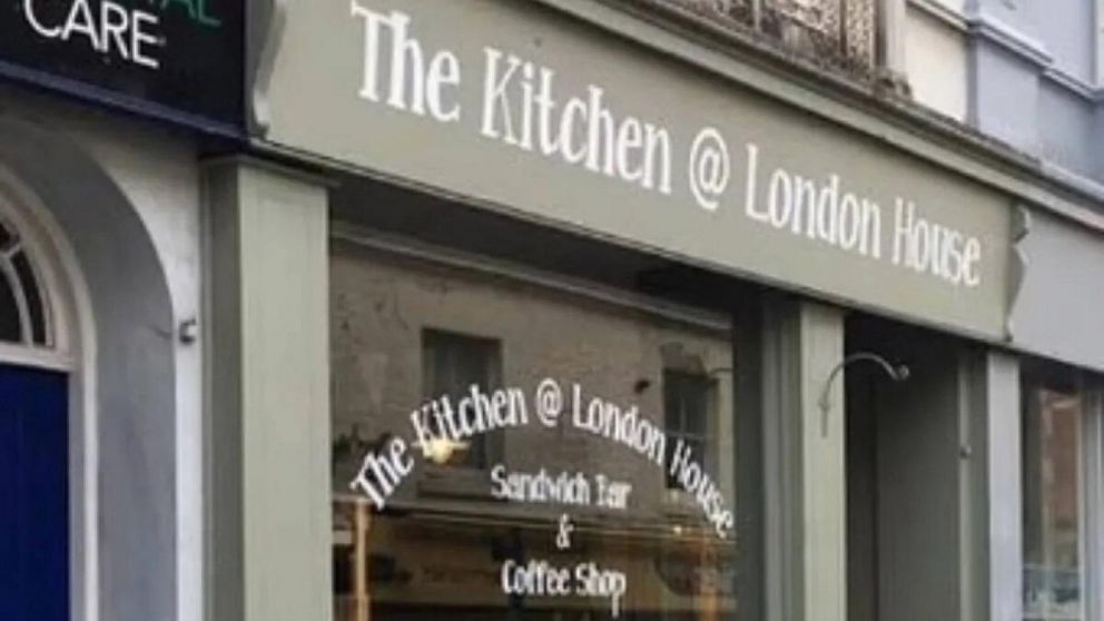 El público vegano criticó fuertemente al restaurante a través de decenas de comentarios en Facebook.