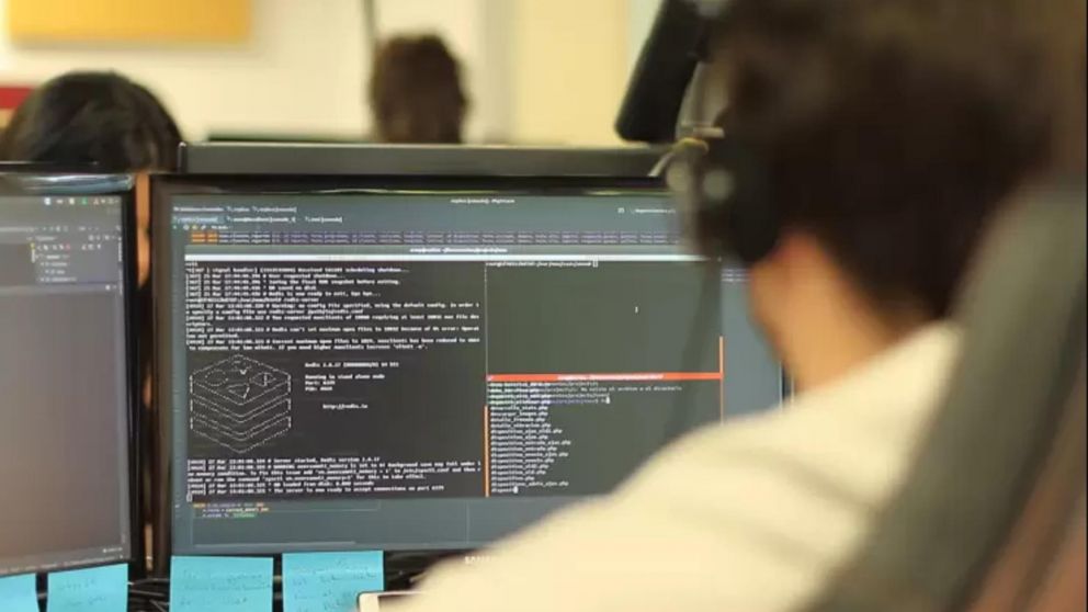 Se busca potenciar la actividad de los "freelancers" del sector tecnológico que prestan servicios a empresas del exterior-