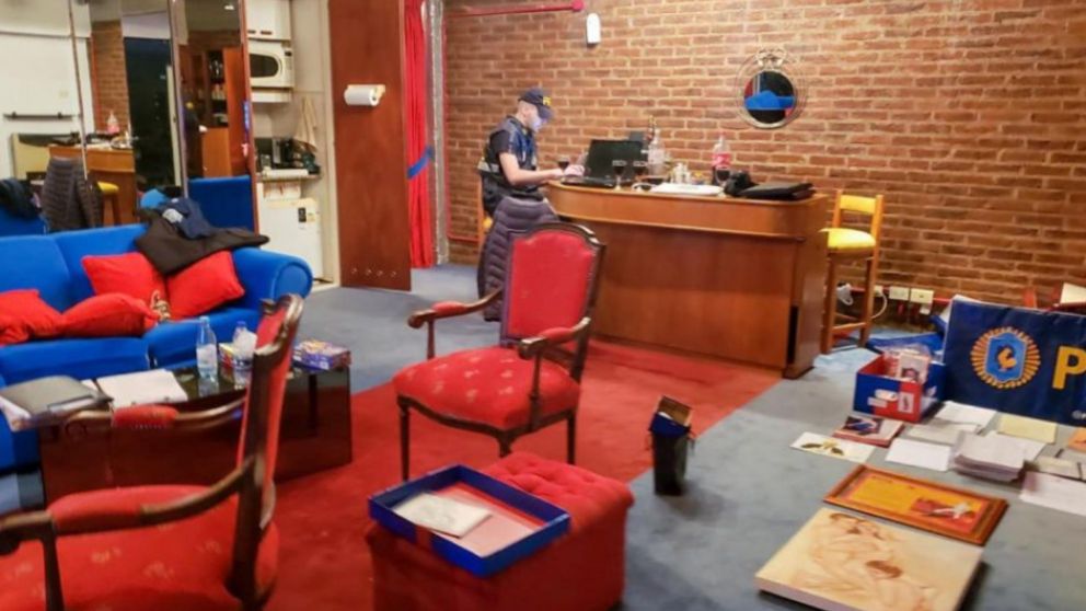 Uno de los allanamientos por la "secta del horror".