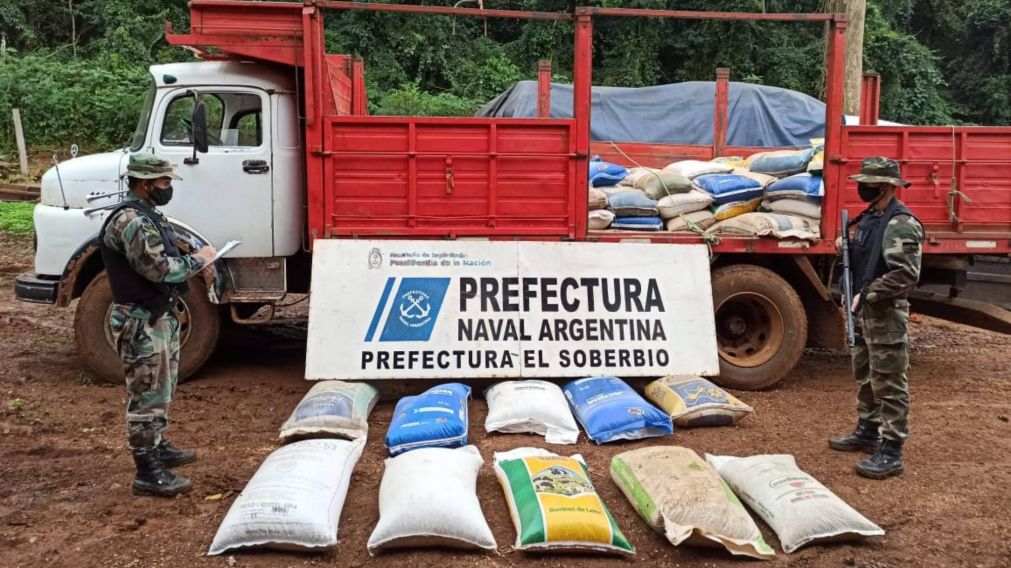 Contrabando: caen con 50 toneladas de soja que iban a ser exportadas ilegalmente.