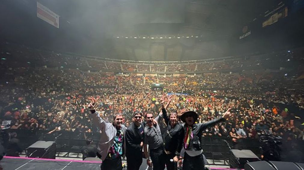 Turf brilló en su visita a México tras la invitación de la banda local DLD