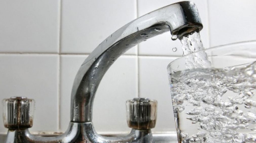 En Argentina se utilizan 325 litros por día por persona, por lo que una familia tipo consume 1.300 litros.