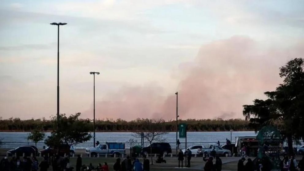 El humo comenzó a sentirse desde temprano en la Ciudad y parte del Conurbano.