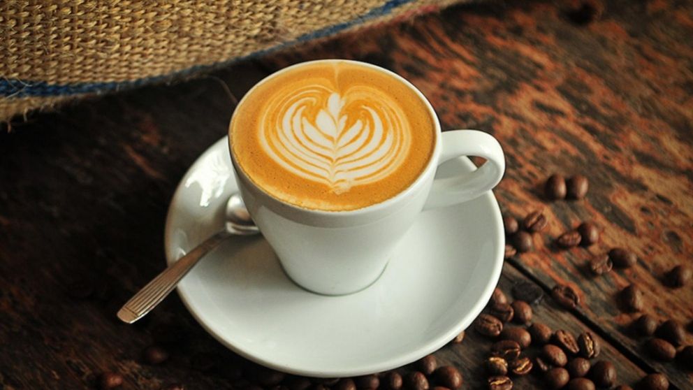 Polémico café y su "colchón de agua" hizo estallar Twitter.