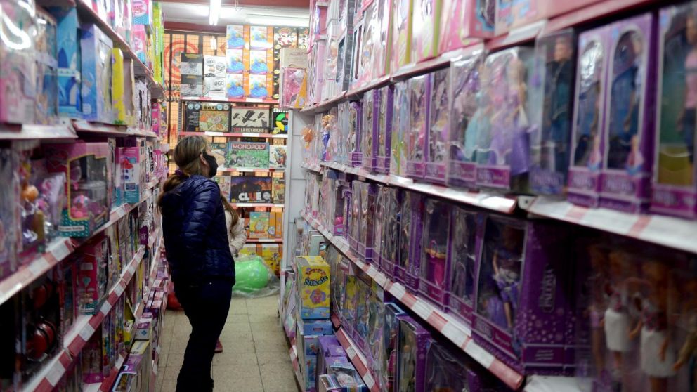 El gasto promedio para comprar un regalo por el Día del Niño llegaría a $5.500, más del triple que en 2021 (Crónica/Hernan Nersesian).
