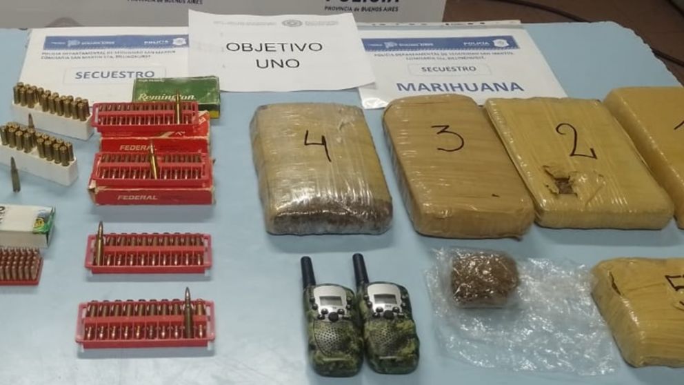 Estos son algunos de los objetos que fueron secuestrados por los investigadores policiales.