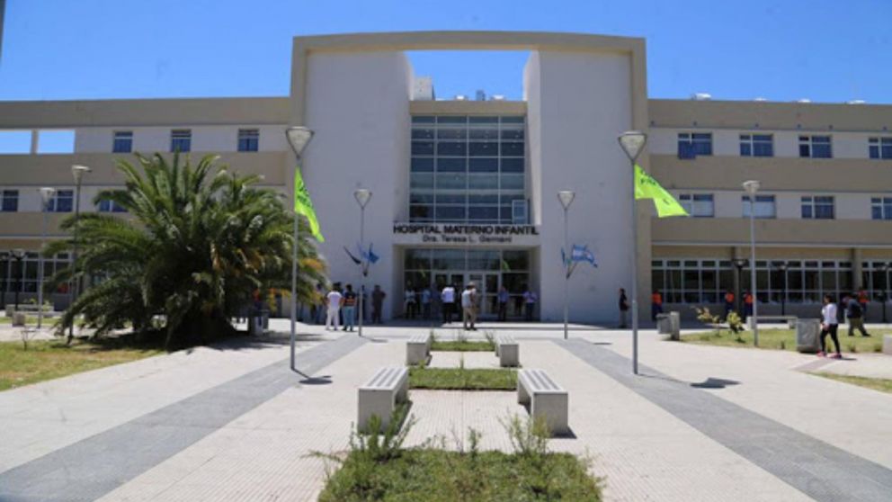 El muchacho fue asistido por los facultativos en este nosocomio.