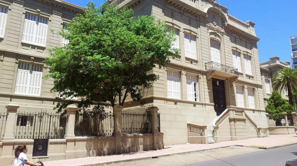 Alumna recibió una golpiza en la escuela por "linda, chetita y tener el pelo limpio" (Imagen ilustrativa).