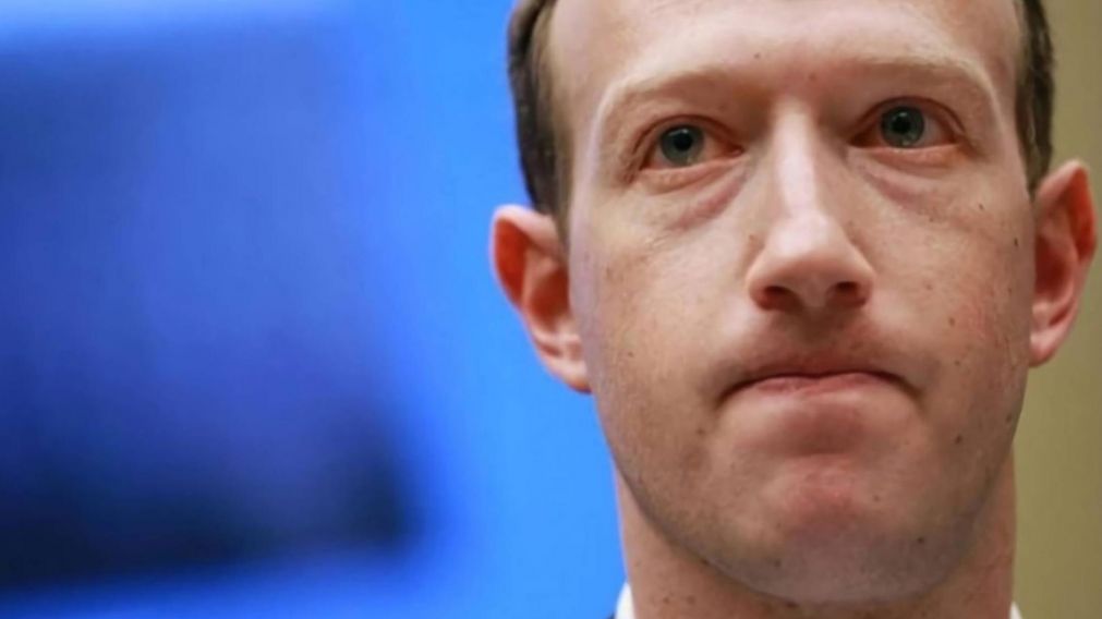 Mark Zuckerberg fue muy cuestionado por un chatbot de Meta.