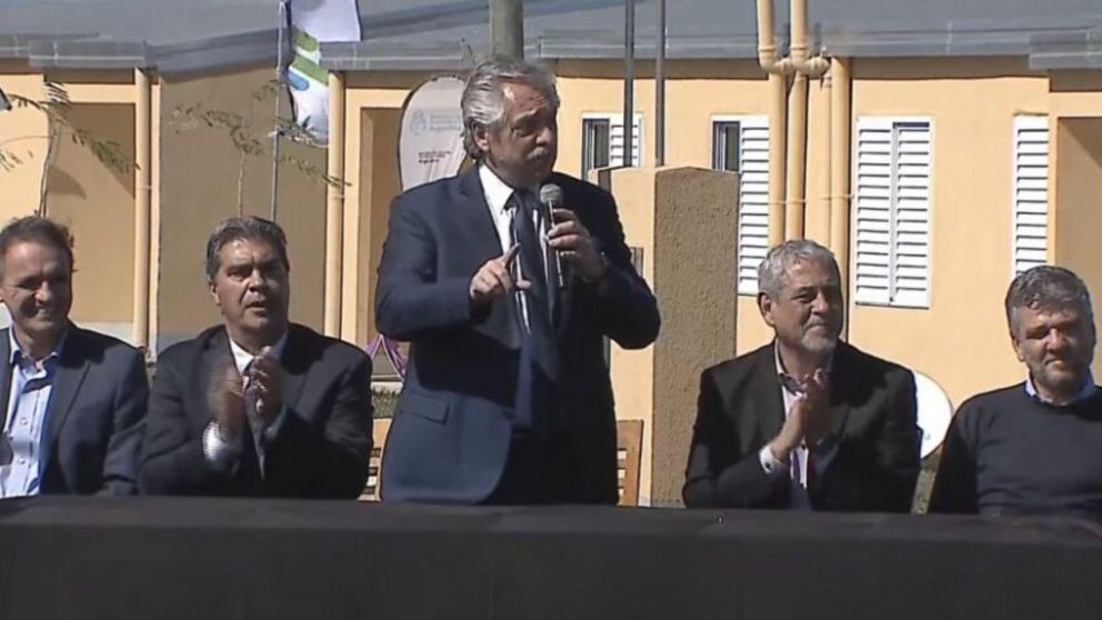 Katopodis, Capitanich, Ferraresi y Zabaleta acompa�aron al jefe de Estado en la entrega de viviendas.