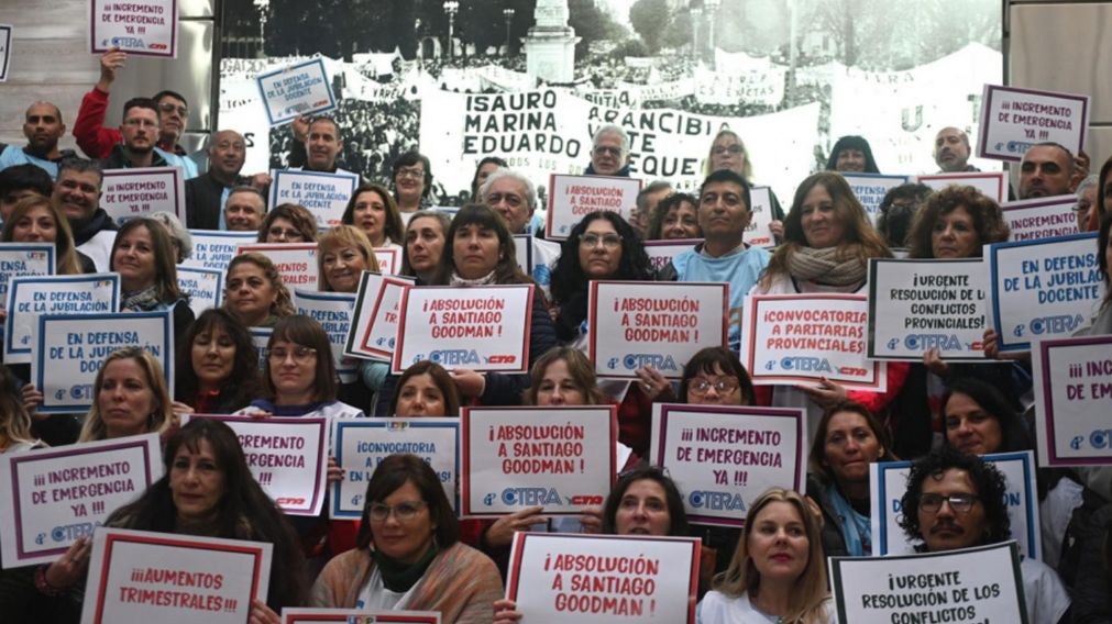 Educadores agrupados en Ctera concretan un huelga para denunciar "criminalización de la protesta social" (Foto Télam).