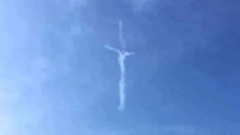 Afirman que apareció "Jesús en la cruz" en San Juan y la foto se volvió viral (Imagen redes sociales).