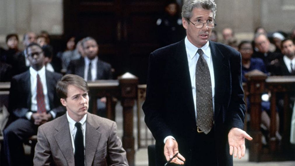 La raíz del miedo tiene una duración de dos horas y 11 minutos y está protagonizada por Richard Gere.