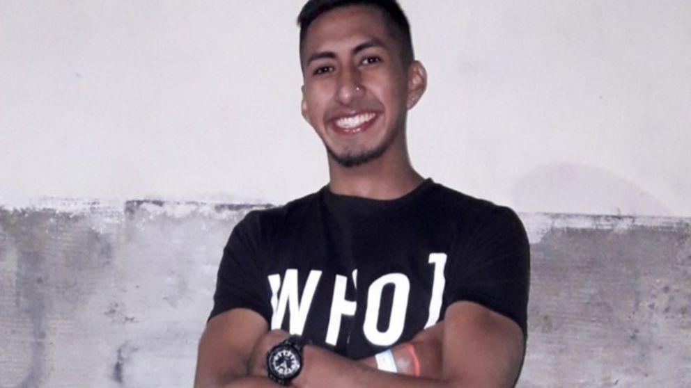 Un joven usó la plata de su viaje de egresados para poder crear su propio emprendimiento (Imagen Twitter).