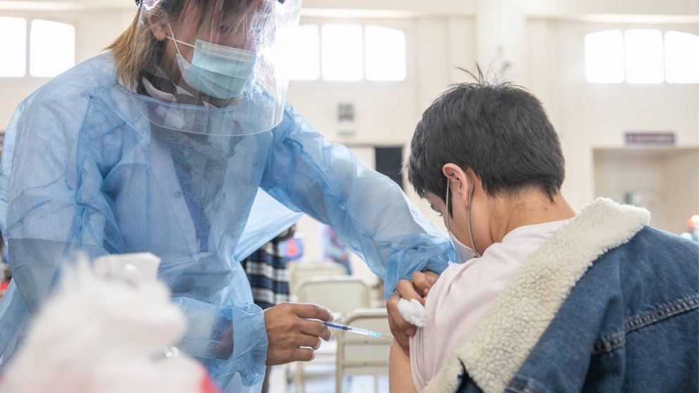 Covid en Argentina, parte semanal: 42.227 contagios de coronavirus en el país, un 20% menos que el domingo pasado.