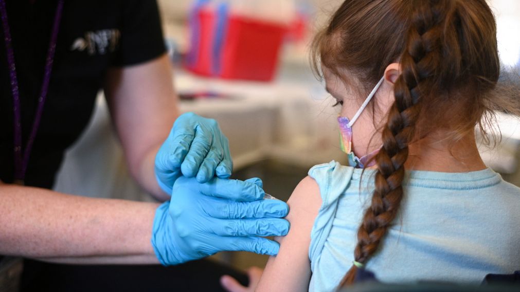 Desde Salud estiman en 500.000 los niños y niñas entre 6 meses y 2 años en condiciones de recibir la vacuna contra el coronavirus.