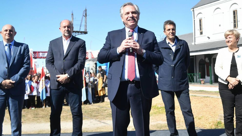 Alberto Fernández reinauguró junto a Massa el tren Cañada de Gómez-Rosario.