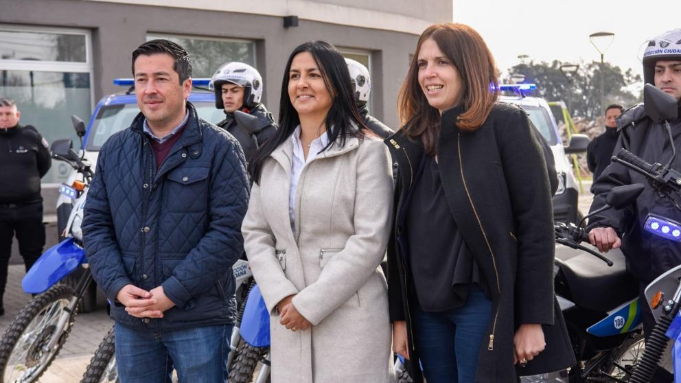 La intendenta Noelia Correa y el ministro Leonardo Nardini encabezaron la entrega en Pablo Nogués.