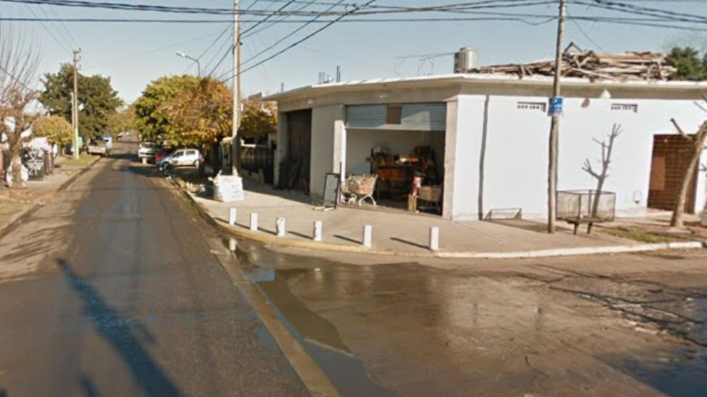 La esquina de Casacuberta y José C. Paz, donde ocurrió el violento robo al comerciante.