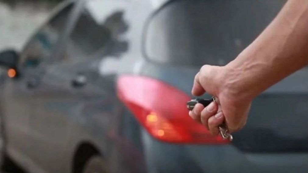 ¿Cómo funcionan los inhibidores alarmas para robar autos?