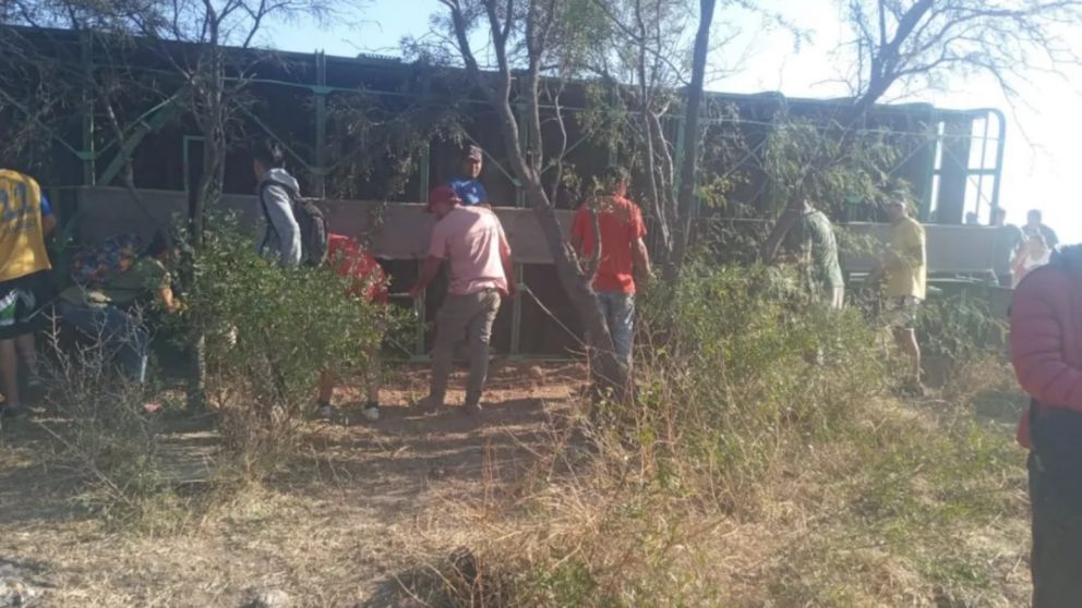El conductor, identificado como Luis Sotelo, no sufrió ninguna herida, según precisaron las fuentes policiales