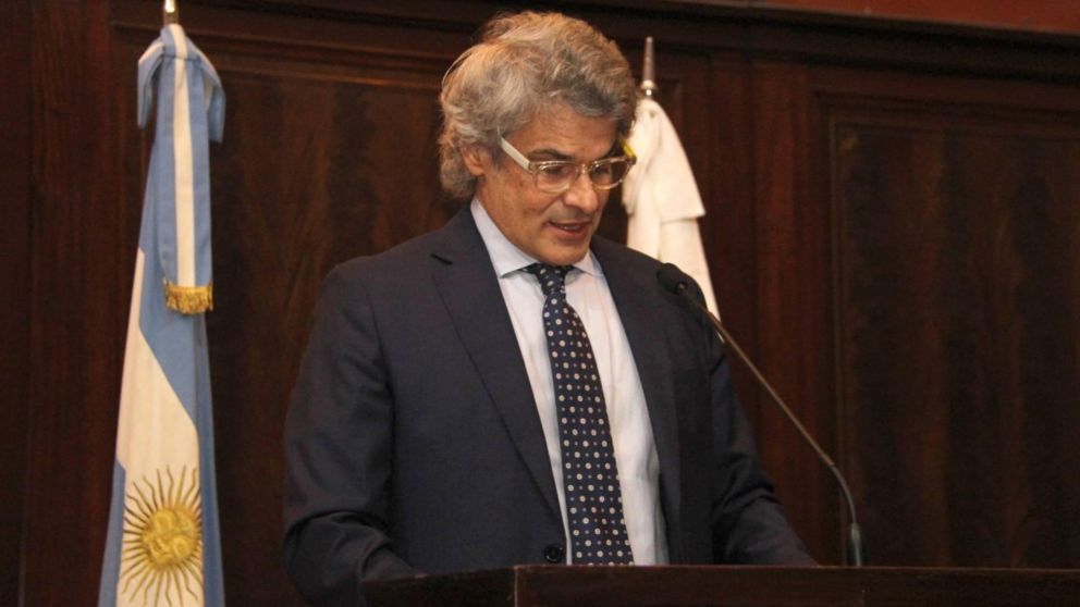 Leandro Vergara asumió como nuevo decano de la Facultad de Derecho de la UBA.