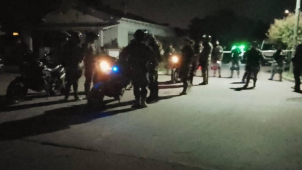 Discutió con un amigo y le disparó: se atrincheró en su casa hasta que lograron capturarlo.