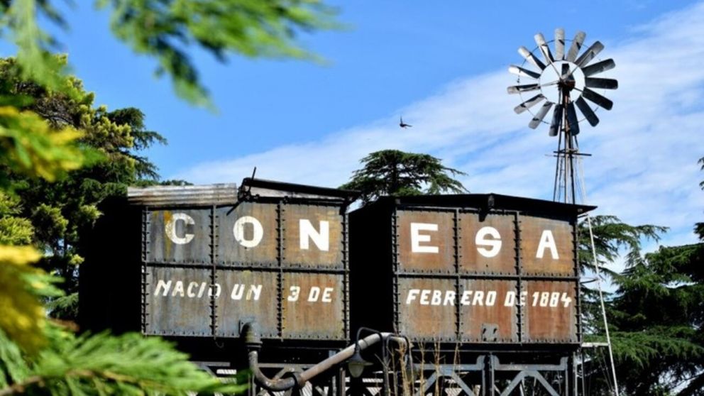 Conesa está ubicado a 258 kilómetros de la Capital Federal.