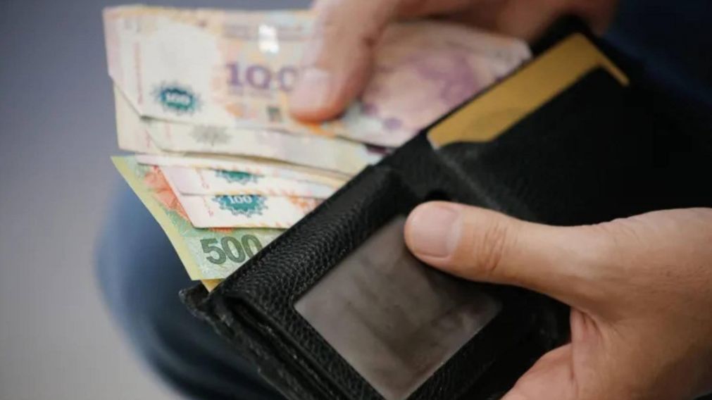 Indec: por detrás de la inflación los salarios aumentaron 6,2% en mayo.