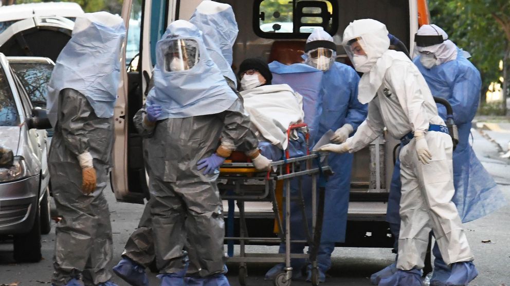 La pandemia fue uno de los momentos en los cuales los reporteros gráficos se jugaron el pellejo en cada imagen (Carlos Ventura/Crónica).