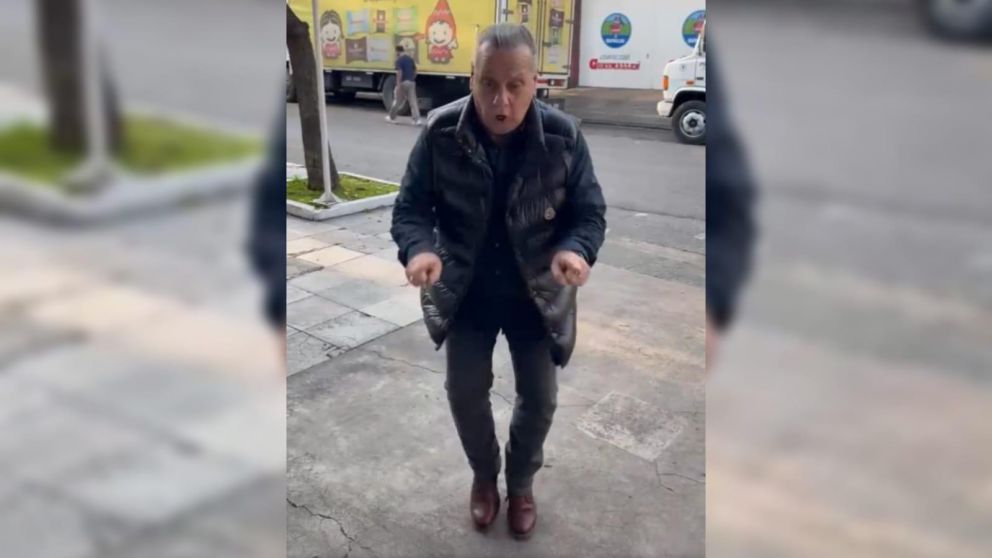 Basilotta se animó a hacer "el baile del colibrí" para celebrar.