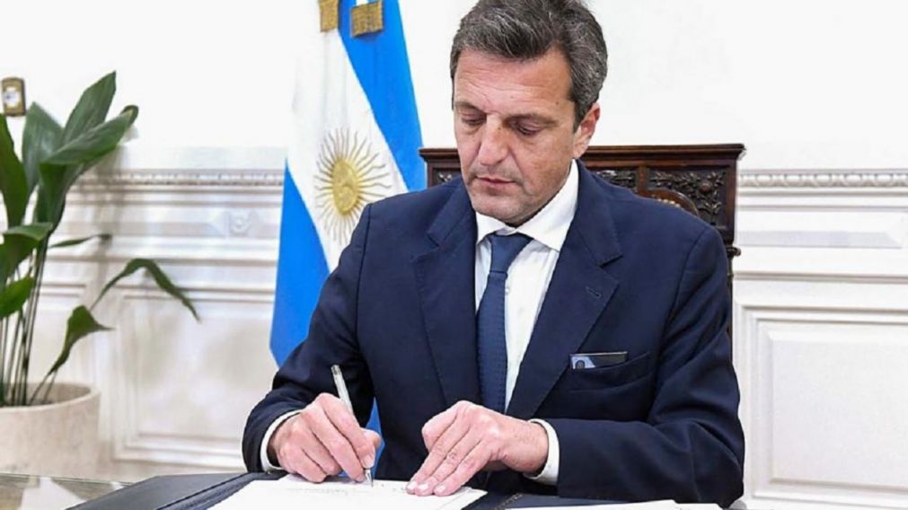 En una jornada plagada de rumores el anuncio oficial de la creación del "superministerio" abrió todo tipo de especulaciones por la situación de quienes hasta hace horas ocupaban el cargo de titulares de los ministerios de Economía, Agricultura, Ganadería