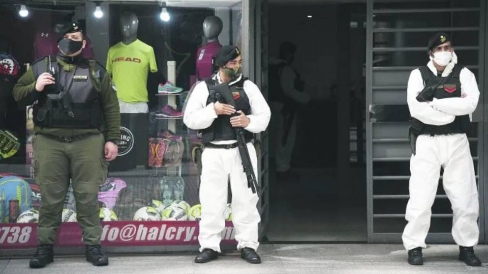 Dólar blue: allanaron "cuevas" del microcentro porteño y ¿requisaron a motoqueros con bolsos?. (Imagen de archivo)