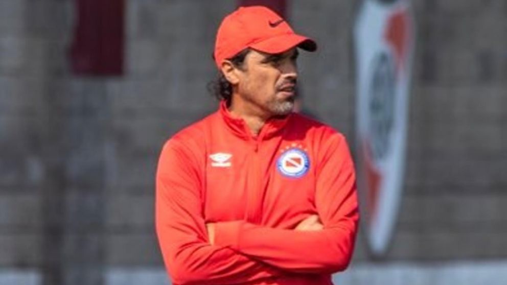 Cristian Gastón Zermatten se desempeña como técnico de la reserva de Argentinos Juniors.