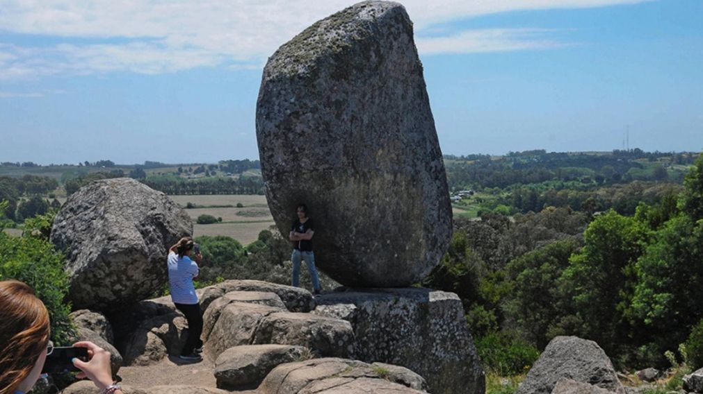 La famosa piedra movediza de Tandil (Archivo/T�lam).