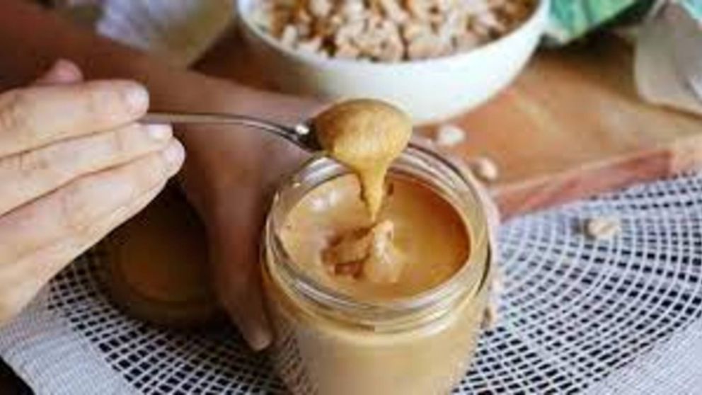 La Anmat alerta por un caso de botulismo: la mirada está sobre los productos de una marca que fabrica quesos y pasta de maní.