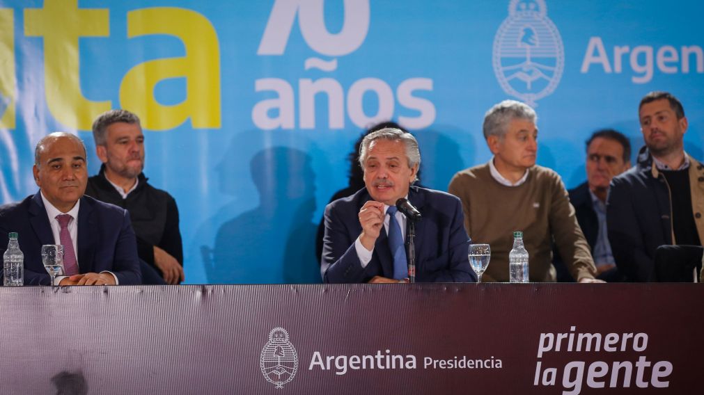El presidente Alberto Fernández fue acompañado por un grupo de funcionarios, entre ellos el jefe de Gabinete, Juan Manzur.